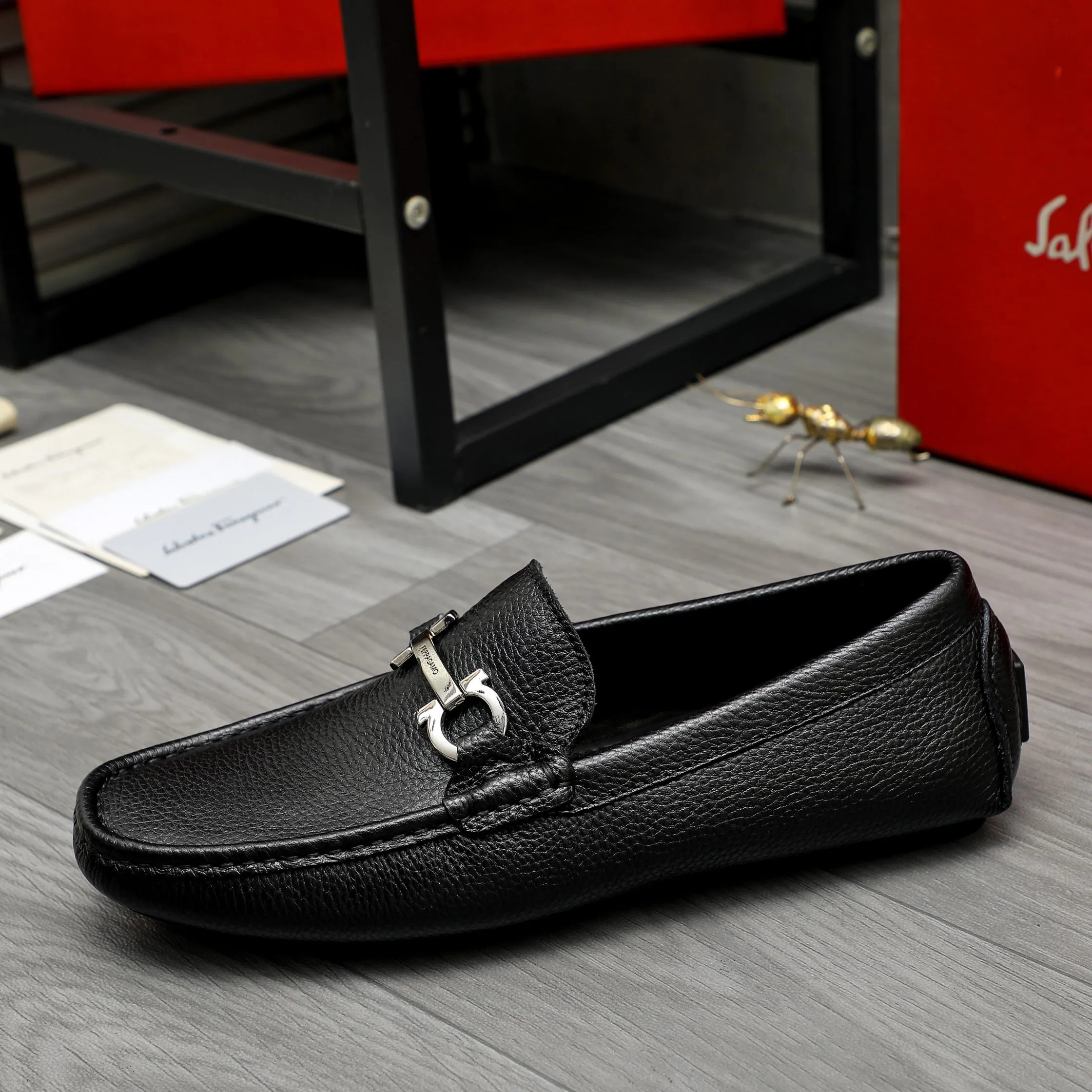Men's shoes 💰420 Product trademark: Ferragamo "Ferragamo" business casual slip-on shoes Regular size: 38-46 (45.46 is custom-made and non-returnable) Product materials: Selected pebbled cowhide upper, sheepskin lining, original rubber outsole